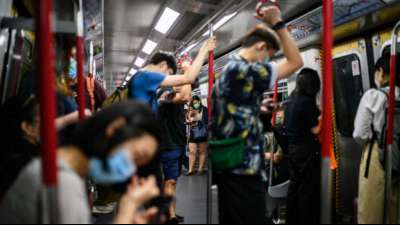 Hongkong schließt erneut alle Schulen nach Anstieg von Corona-Infektionszahlen
