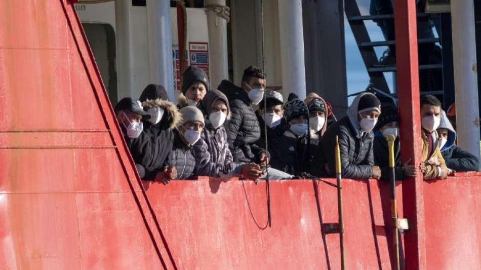 Hunderte Migranten können auf Sizilien von Bord gehen