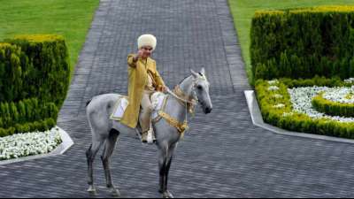 Turkmenischer Pr&auml;sident komponiert Lied anl&auml;sslich der Mutterschaft seines Pferdes