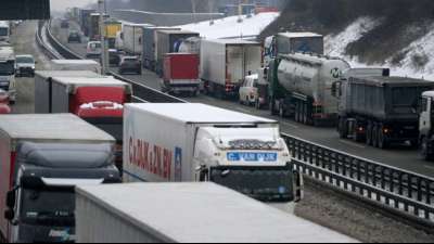 Zahl der Verkehrstoten f&auml;llt im Februar auf neuen monatlichen Tiefststand