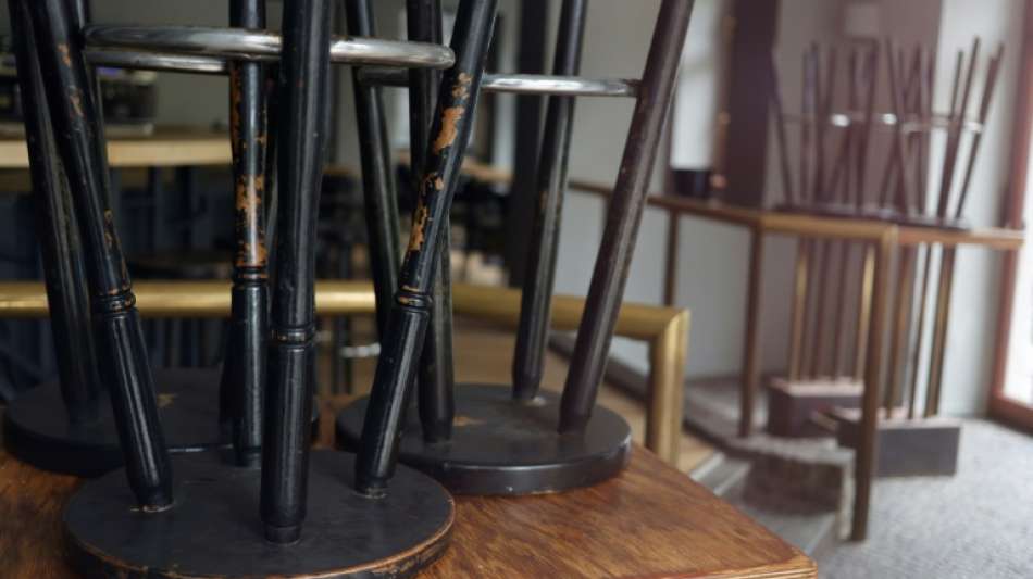 Kneipen-G&auml;ste in Leipzig pr&uuml;geln bei Corona-Kontrolle auf Polizisten ein