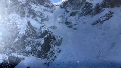 Polizei: Suchtrupp findet drei Leichen im Himalaya-Gebiet