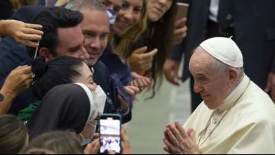 Italien: Papst Franziskus spendiert Eis f&uuml;r Gef&auml;ngnisinsassen