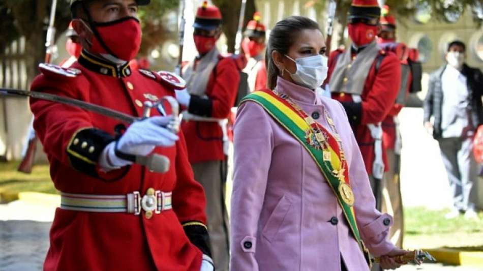 Boliviens Übergangspräsidentin steigt aus Rennen um höchstes Staatsamt aus