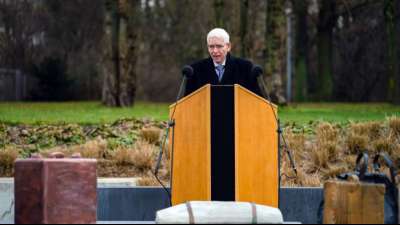 Schuster ruft B&uuml;rger zu st&auml;rkerem Eintreten f&uuml;r Demokratie auf