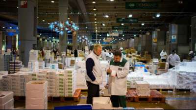 Pariser Lebensmittel-Großmarkt muss Särge aufnehmen