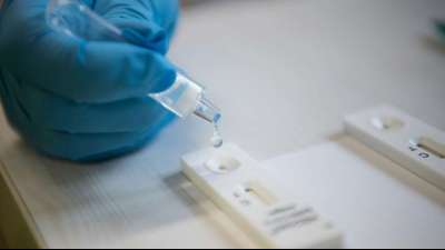 Mehr als 9700 Corona-Neuinfektionen in Deutschland