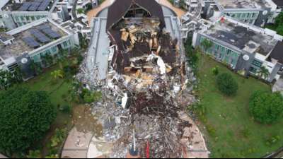 Zahl der Toten nach Erdbeben in Indonesien steigt auf mindestens 60 