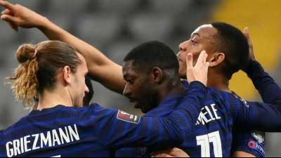 Fu&szlig;ball: Weltmeister Frankreich kommt langsam auf Touren