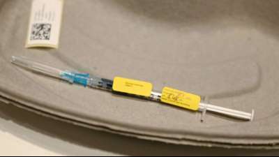 Haus&auml;rzteverband dringt auf schnellere Beteiligung an Corona-Impfungen