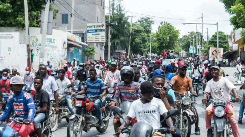 Hunderte Polizisten demonstrieren in Haitis Hauptstadt