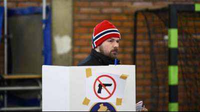 Prognosen: Oppositionspartei Vetevendosje liegt bei Parlamentswahl im Kosovo vorn