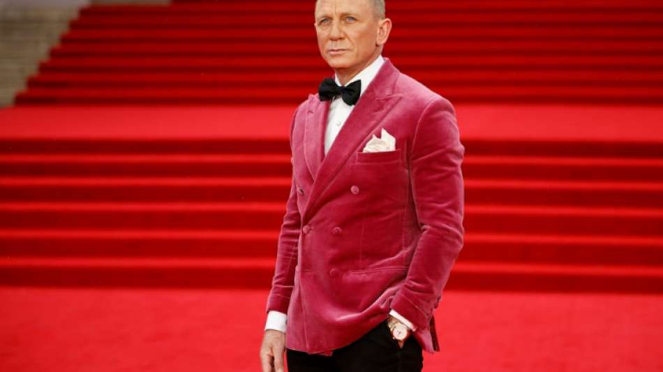 Daniel Craig glänzt im pinken Smoking bei Weltpremiere von "Keine Zeit zu sterben"