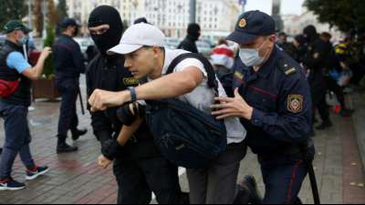 Studenten und Schüler in Belarus gehen gegen Lukaschenko auf die Straße