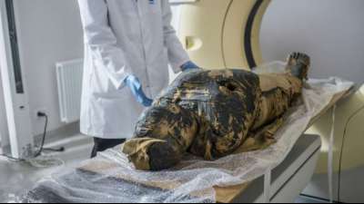 Polen: Forscher entdecken F&ouml;tus im Bauch &auml;gyptischer Mumie