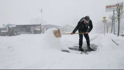 Klirrende K&auml;lte sorgt f&uuml;r neue Probleme auf deutschen Autobahnen 