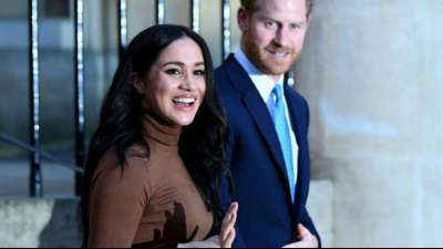 Prinz Harry und Meghan ziehen sich von royalen Pflichten zurück