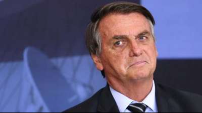 "Luxusdinner in New York": Ungeimpfter Bolsonaro isst Pizza auf dem B&uuml;rgersteig