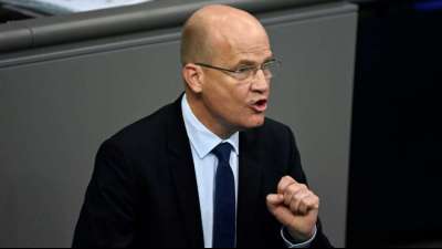 Unionsfraktionschef Brinkhaus f&uuml;r deutlich sch&auml;rfere Corona-Restriktionen