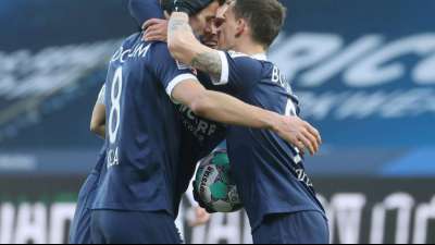 2. Liga: Bochum pirscht sich an HSV heran, 96 feiert Derbysieg