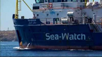 "Sea-Watch 3" legt im Hafen von Lampedusa an - Kapitänin festgenommen