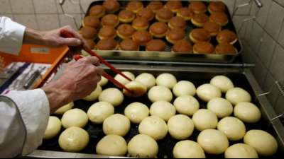 Pfannkuchen: Eifers&uuml;chtige Frau (27) bewirft B&auml;ckereiverk&auml;uferin