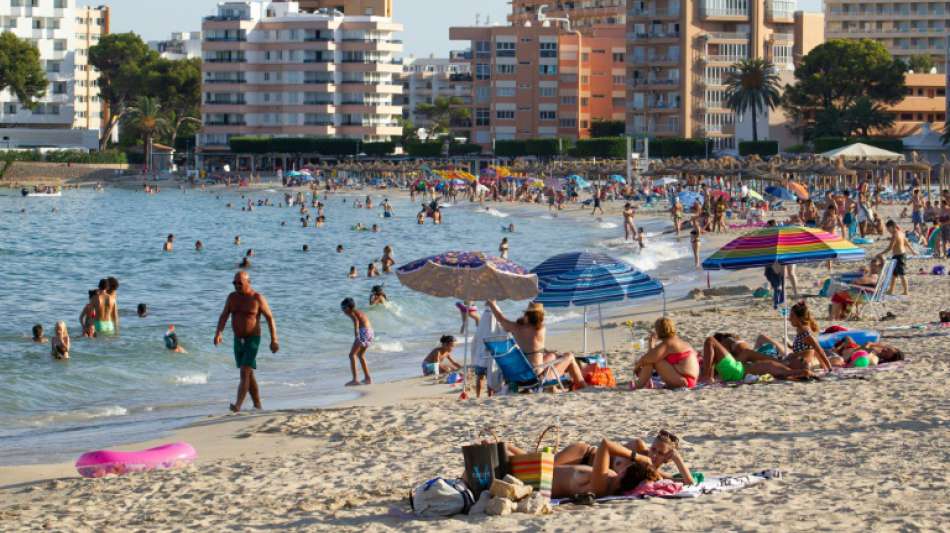 Berlin, Bundesregierung: Heftiger Streit um den Mallorca-Urlaub 