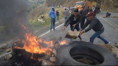 Protest in Ecuador bei Protesten gegen viel zu hohe Spritpreise