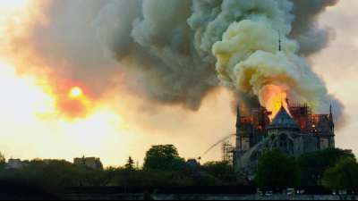 Jean-Jacques Annaud&nbsp;sucht Amateurvideos rund um den Brand von Notre-Dame