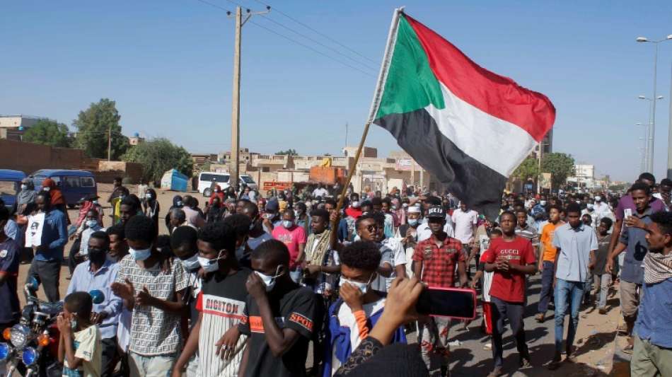 Tausende protestieren erneut gegen Milit&auml;rputsch im Sudan