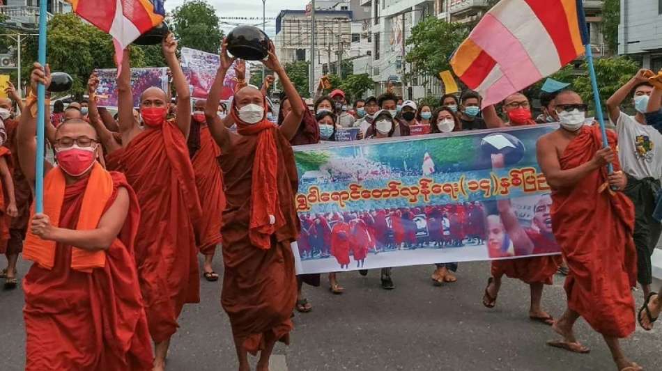 Mönche demonstrieren gegen Militärjunta in Myanmar