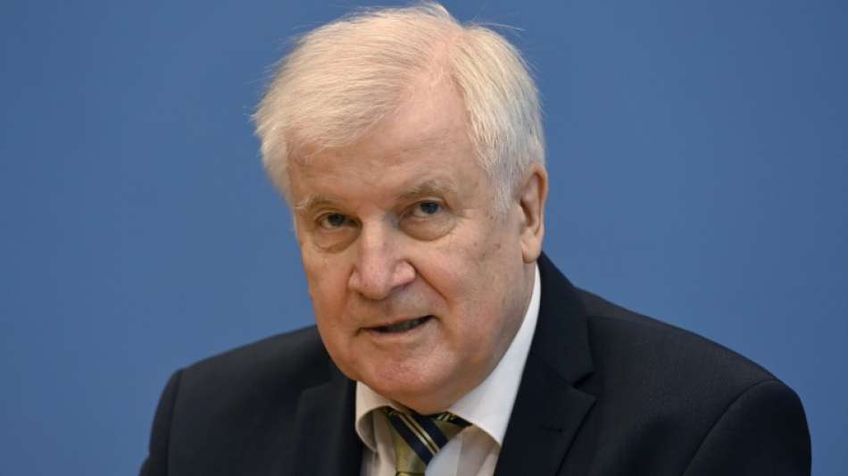 Seehofer verurteilt Fackel-Aufzug in Grimma scharf