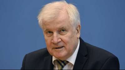 Seehofer verurteilt Fackel-Aufzug in Grimma scharf