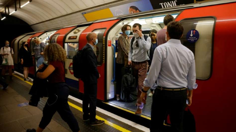 Angst vor Corona f&uuml;hrt zu mehr Unf&auml;llen in Londoner U-Bahn-Stationen
