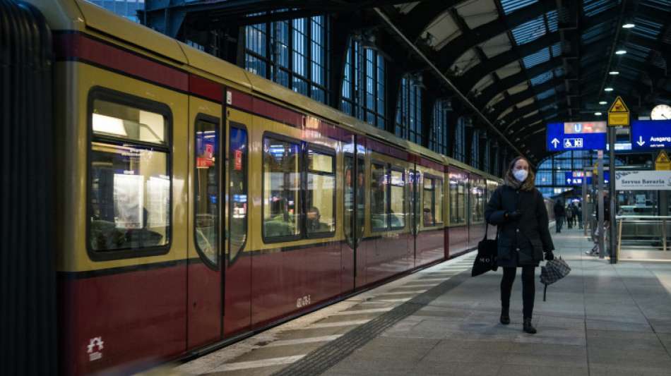 Zahl der Fahrg&auml;ste im Nah- und Fernverkehr 2020 eingebrochen