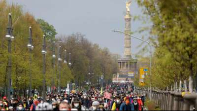 Polizei: Demonstrationen in Berlin zun&auml;chst "weitestgehend ruhig"