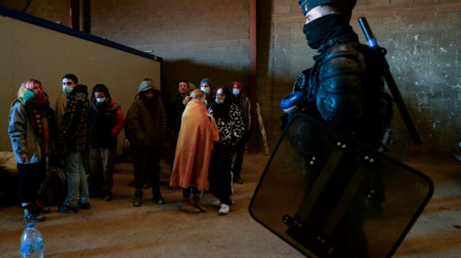 Illegale Silvester-Party mit 2500 Menschen läuft in Frankreich völlig aus dem Ruder