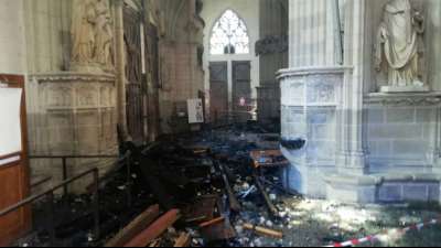 Ermittler tappen nach Brand in Kathedrale von Nantes im Dunkeln