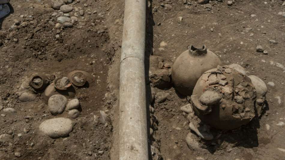 Arbeiter finden Überreste von historischer Grabstädte in Peru