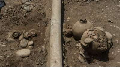 Arbeiter finden &Uuml;berreste von historischer Grabst&auml;dte in Peru
