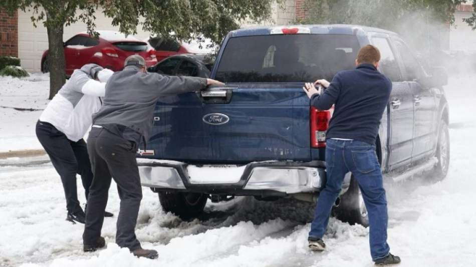 Millionen Texaner nach Wintereinbruch ohne Strom und Trinkwasser