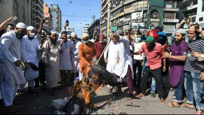 Mindestens 50.000 Menschen protestieren in Bangladesch gegen Frankreichs Präsident