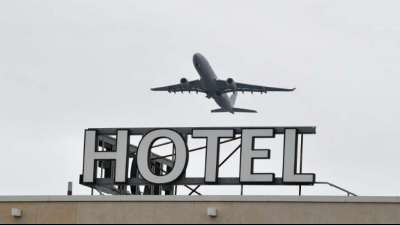 Britische Reiser&uuml;ckkehrer aus Hochrisikogebieten m&uuml;ssen in Hotel-Quarant&auml;ne