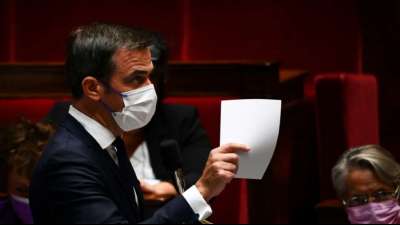 Frankreich stellt 3000 nicht geimpfte Pflegekr&auml;fte vom Dienst frei