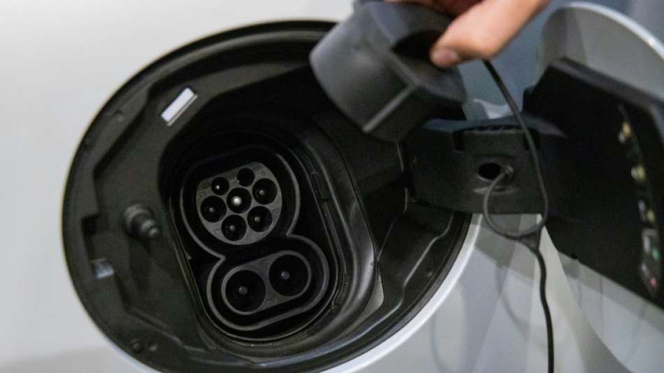 Regierung will Bau von 1000 Schnelllades&auml;ulen ausschreiben