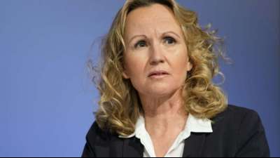 Umweltministerin h&auml;lt Artensterben f&uuml;r "mindestens so dramatisch" wie Klimakrise