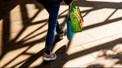 Greenpeace fordert mehr Alternativen zu Neuwaren in deutschen Innenst&auml;dten 