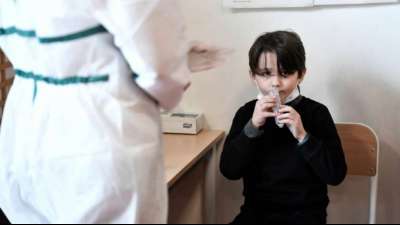 Pariser B&uuml;rgermeisterin fordert wegen Corona-Krise Schlie&szlig;ung der Schulen