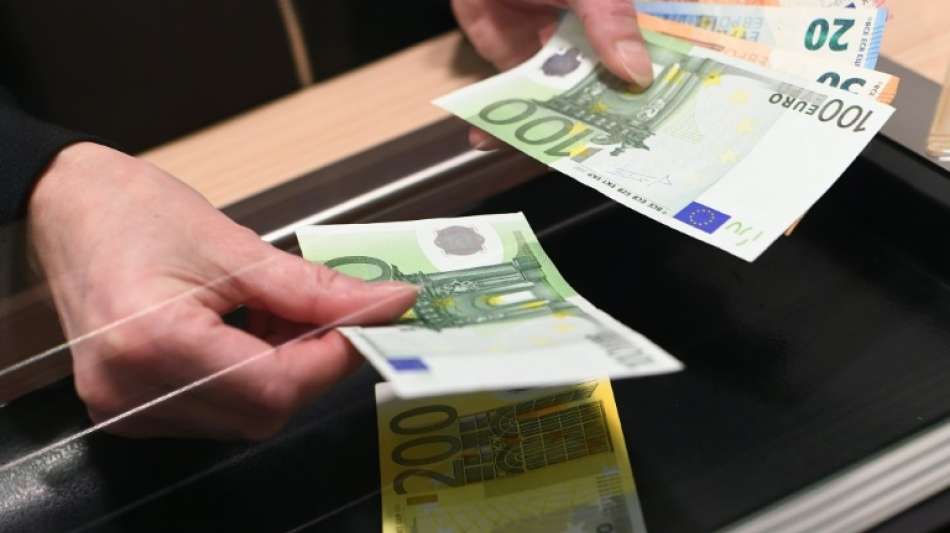 BGH: Sparkasse darf Gebühren fürs Geldabheben am Schalter verlangen