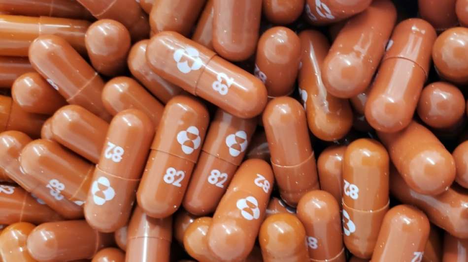 Großbritannien lässt als erstes Land Corona-Medikament in Pillenform zu